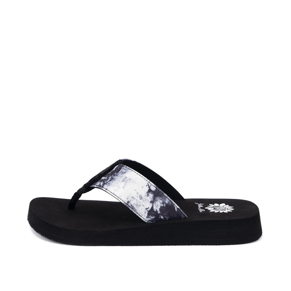 YELLOW BOX FERIE BLACK WHITE FLIP FLOP MEDIUM WIDTH NEW IN BOX